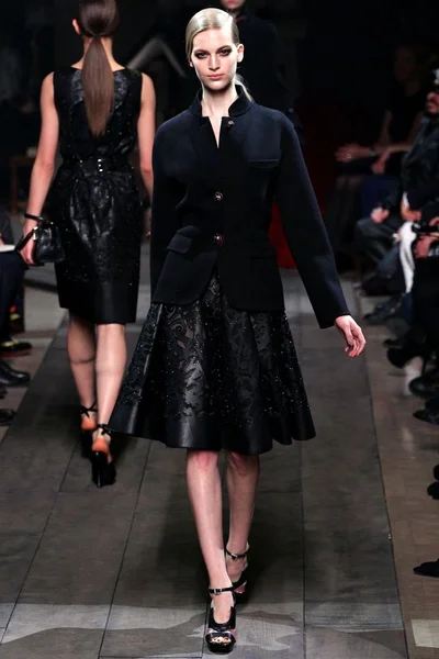 Look 11